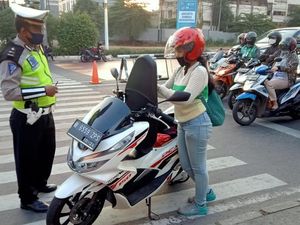 Lewati Garis Saat Lampu Merah, Ini Sanksi Tilangnya!