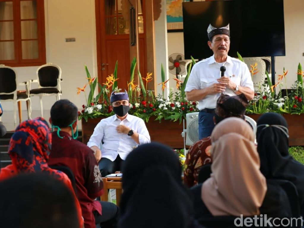 Luhut Ajak Semua Dukung Pengembangan Ekonomi dan Pariwisata Banyuwangi Luhut Ajak Semua Dukung Pengembangan Ekonomi dan Pariwisata Banyuwangi