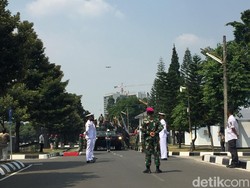 Naik Kendaraan Tempur LVT-7, Menko Mahfud Md Kunker ke Korps Marinir