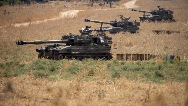 Israeli mobile artillery units sit in place in northern Israel near the border with Lebanon, Tuesday, July 28, 2020. Israeli security officials said soldiers exchanged fire with a 