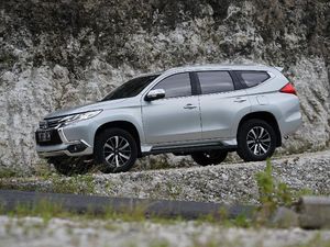 Tetap Eksis di RI, Ini Transformasi Pajero Sport Sejak Tahun 1996