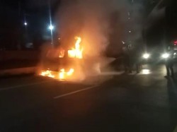 Minibus di Makassar Terbakar, Diduga Akibat Tumpahan Bensin