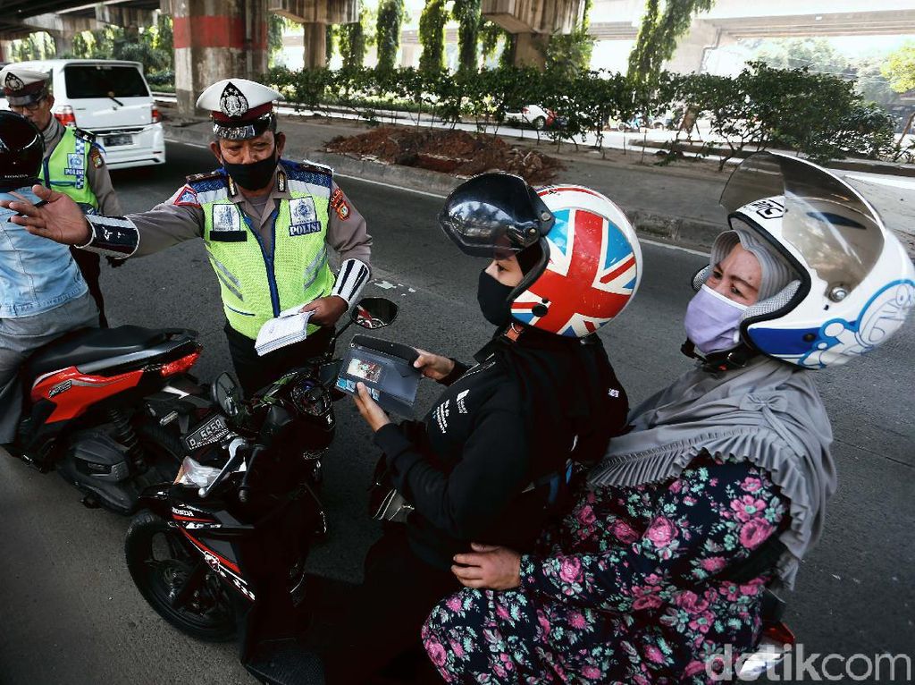 Ada ETLE, Tilang Manual Masih Dilakukan Ada ETLE, Tilang Manual Masih Dilakukan