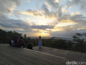 Punthuk Setumbu, Tempat yang Syahdu untuk Melihat Sunrise Punthuk Setumbu, Tempat yang Syahdu untuk Melihat Sunrise
