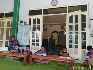 Alhamdulillah, Masjid Ini Sediakan WiFi Gratis untuk Anak Belajar Online Alhamdulillah, Masjid Ini Sediakan WiFi Gratis untuk Anak Belajar Online