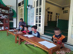 Nadiem Terbitkan Kurikulum Darurat untuk Pembelajaran Jarak Jauh