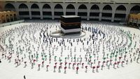 Potret Tawaf dengan Physical Distancing Ibadah Haji di Tengah Pandemi