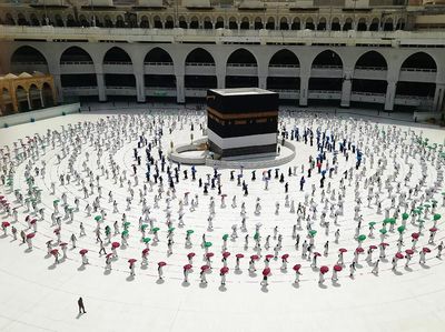 Potret Tawaf dengan Physical Distancing Ibadah Haji di Tengah Pandemi