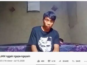 Viral Karena Video Bengong 2 Jam, Pria Ini Ternyata Hobi Makan Nyeleneh