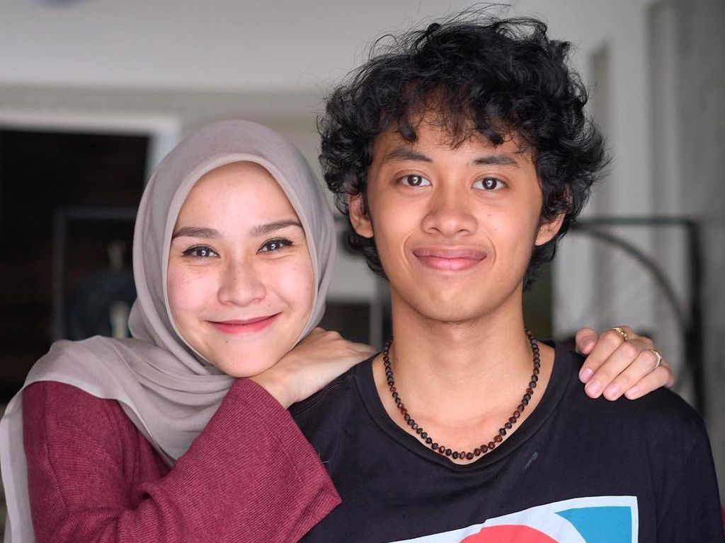 Disebut Menganaktirikan Bhumi, Zaskia Mecca Ingin Hormati Mantan Istri Hanung Disebut Menganaktirikan Bhumi, Zaskia Mecca Ingin Hormati Mantan Istri Hanung