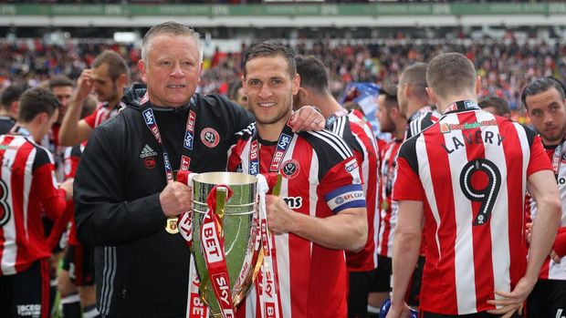 SHEFFIELD, ENGLAND - APRIL 30:  Chris Wilder, Sheffield United manager and Billy Sharp, Captain of Sheffield United celebrate as they win promotion into next seasons Sky Bet Championship afte the Sky Bet League One match between Sheffield United and Chesterfield at Bramall Lane on April 30, 2017 in Sheffield, England.  (Photo by Warren Little/Getty Images)
