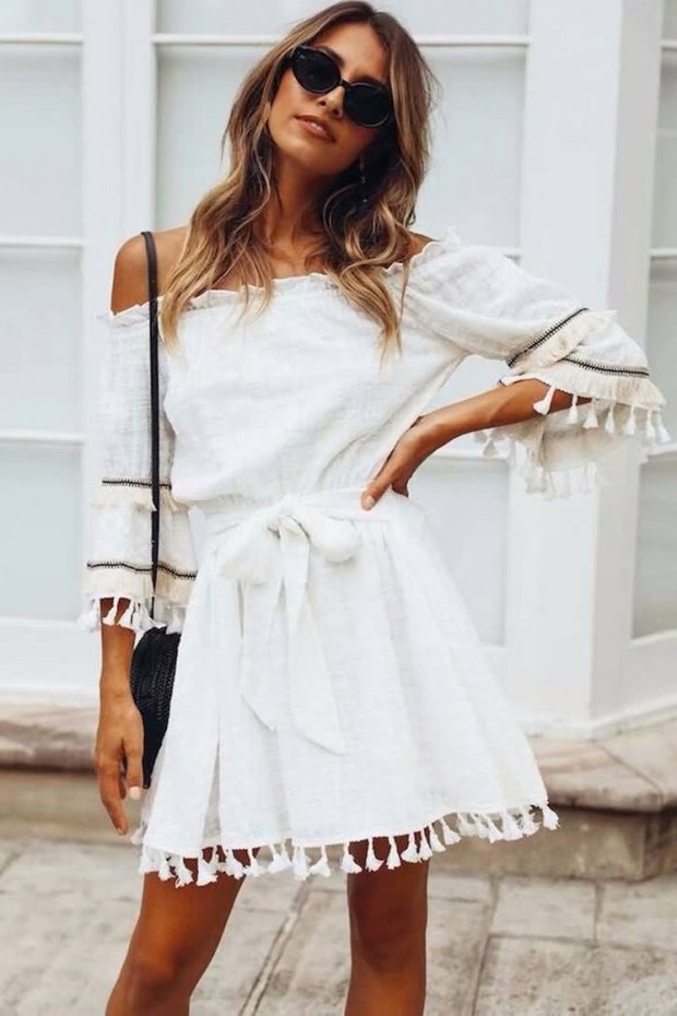 Dress warna putih/maykool.com Dress warna putih/maykool.com