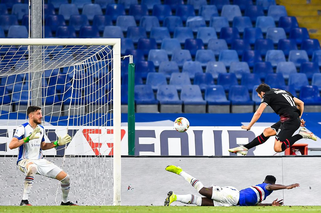 GENOA, ITALY - JULY 29: Hakan Calhanoglu of Milan (R) scores a goal during the Serie A match between UC Sampdoria and AC Milan at Stadio Luigi Ferraris on July 29, 2020 in Genoa, Italy. (Photo by Paolo Rattini/Getty Images)