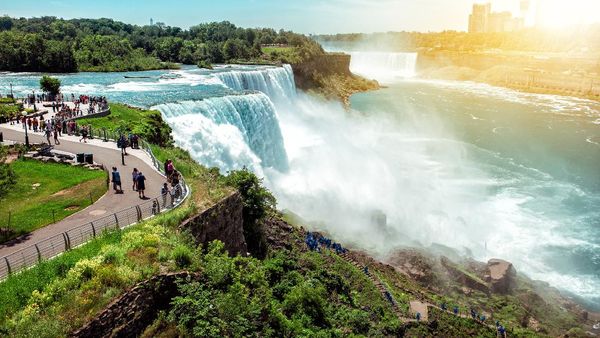 Intip Lagi Pesona Air Terjun Niagara