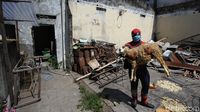 Aksi Superhero di Solo Bagikan Hewan Kurban ke Panti Asuhan