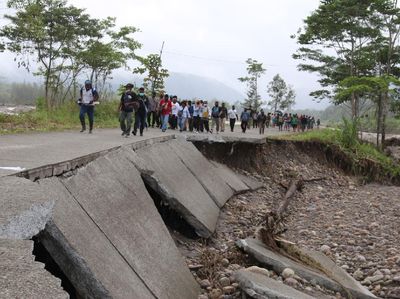 Jalan Trans Papua Ruas Mimika-Nabire Putus Akibat Banjir