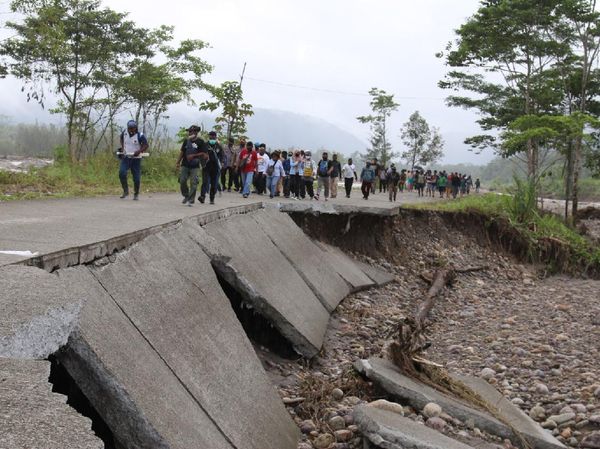 Jalan Trans Papua Ruas Mimika-Nabire Putus Akibat Banjir