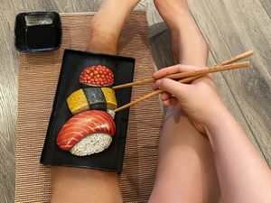 10 Body Painting Bertemakan Makanan Lezat Ini Bikin Lapar