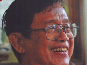Cita-cita Ajip Rosidi yang Belum Tercapai: Pajak Kertas Dihilangkan Cita-cita Ajip Rosidi yang Belum Tercapai: Pajak Kertas Dihilangkan
