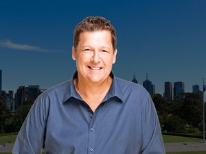 Sedih, Penyiar Ini Siarkan Sendiri Kematian Ibunya yang Terinfeksi Corona