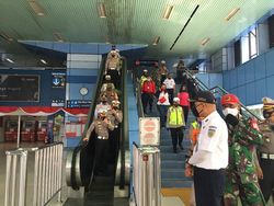 Tinjau Stasiun Juanda, Dirlantas PMJ Cek Pengaturan Penumpang Cegah COVID