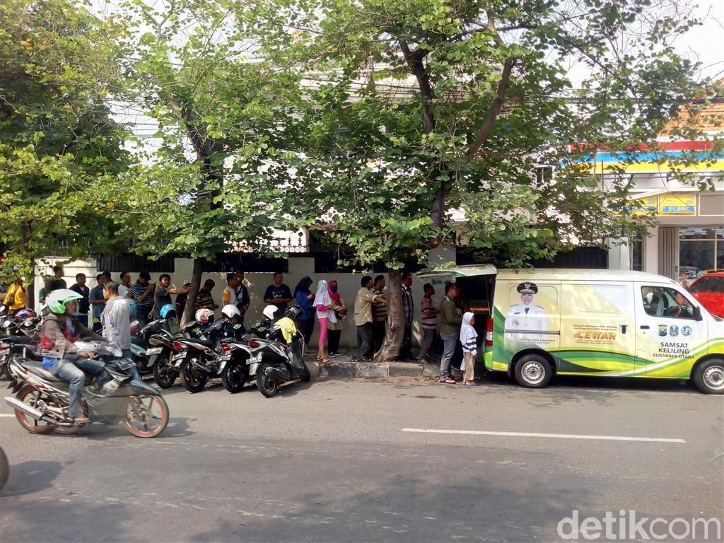 Pemutihan Pajak Kendaraan Bermotor di Jatim Diperpanjang Hingga November Pemutihan Pajak Kendaraan Bermotor di Jatim Diperpanjang Hingga November
