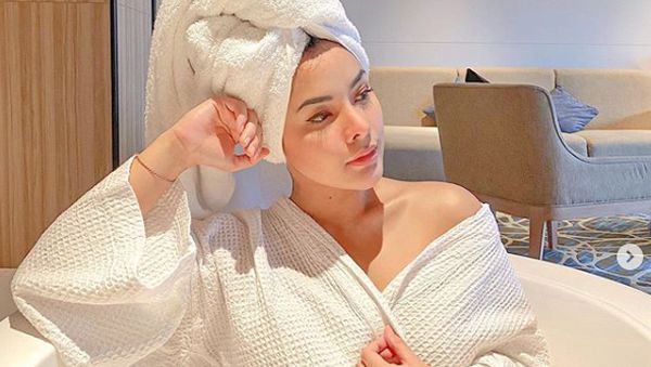 Elvia Cerolline, Mantan Billy Syahputra yang Disomasi Pacar Sejenisnya