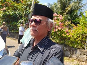 Sisi Lain Ajip Rosidi di Mata Sahabat Sisi Lain Ajip Rosidi di Mata Sahabat