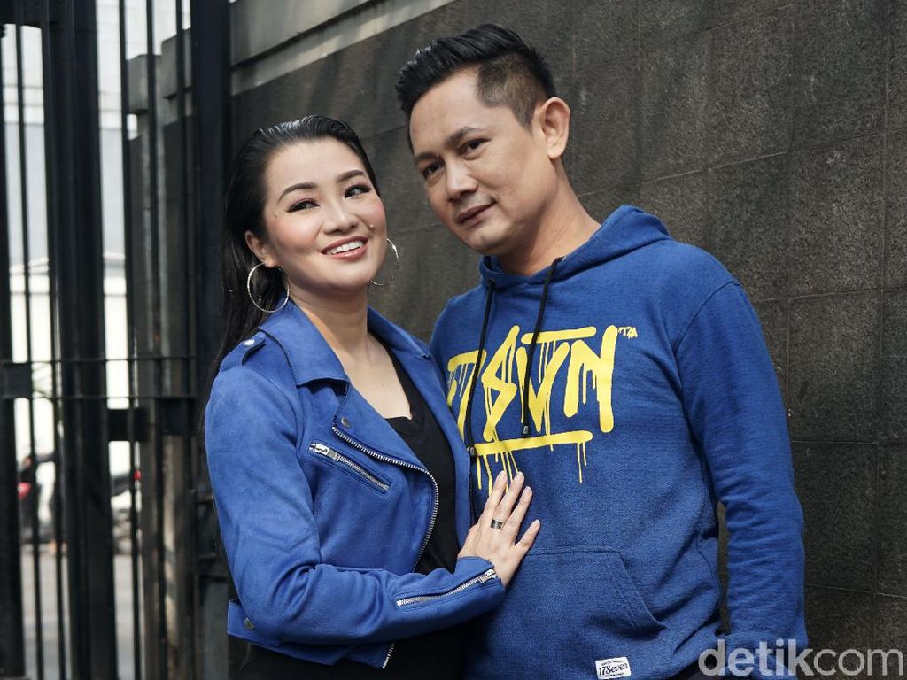 Fitri Carlina Minta Suami Nikah Lagi, Ini Alasannya Fitri Carlina Minta Suami Nikah Lagi, Ini Alasannya