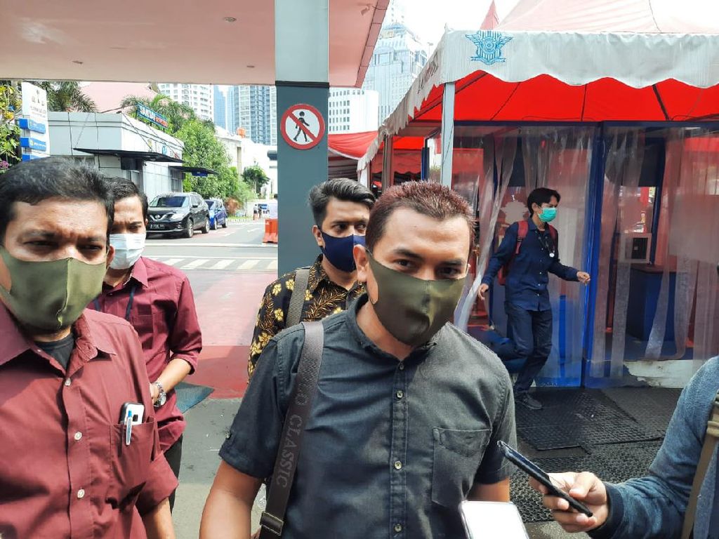 Budi Djarot: FPI Ilegal, Harusnya Rizieq yang Polisikan Saya Budi Djarot: FPI Ilegal, Harusnya Rizieq yang Polisikan Saya