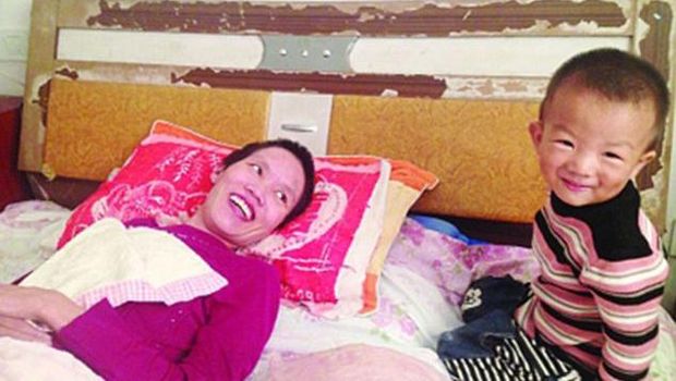 Son Gao Qianbo with mother Zhang Rongxiang