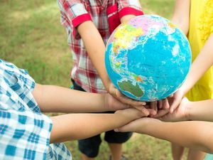 30 Juli Hari Persahabatan Sedunia,Terkoneksi Tapi Tetap Kesepian?