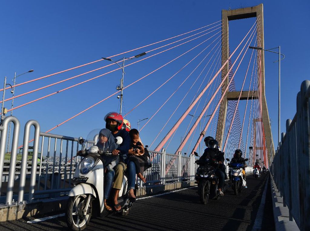Kenali Jembatan Suramadu Madura yang Kini Ada Penyekatan Akibat COVID-19 Kenali Jembatan Suramadu Madura yang Kini Ada Penyekatan Akibat COVID-19