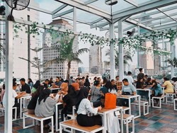 Kontroversi Larangan Sandal Jepit di Langit Seduh dan Tanggapan Pedas Netizen