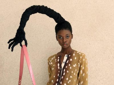 Viral karena Rambut Dibentuk bak Patung, Wanita Ini Jadi Model Marc Jacobs