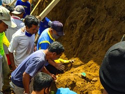 Tebing Longsor Timpa 5 Pekerja di Karanganyar, 1 Tewas