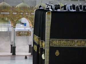 Jejak Sejarah Penutup Kabah, Warna-warni Kiswah dari Zaman ke Zaman Jejak Sejarah Penutup Kabah, Warna-warni Kiswah dari Zaman ke Zaman