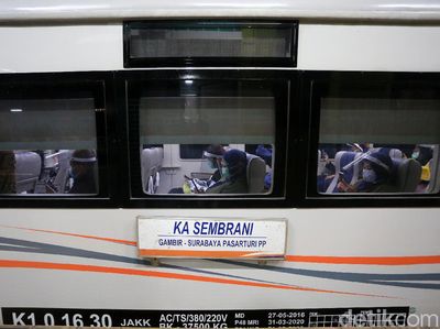 Menengok Suasana Mudik Idul Adha di Stasiun Gambir