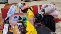 Muka-muka Bantal Para Pemburu Pesawat Pagi
