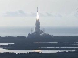 Robot Tercanggih NASA Melesat ke Mars, Cari Bukti Kehidupan