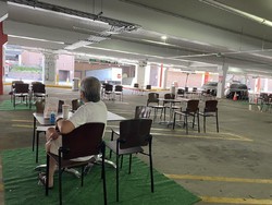 Agar Tetap Jaga Jarak, Mall Ini Ubah Parkiran Jadi Tempat Makan