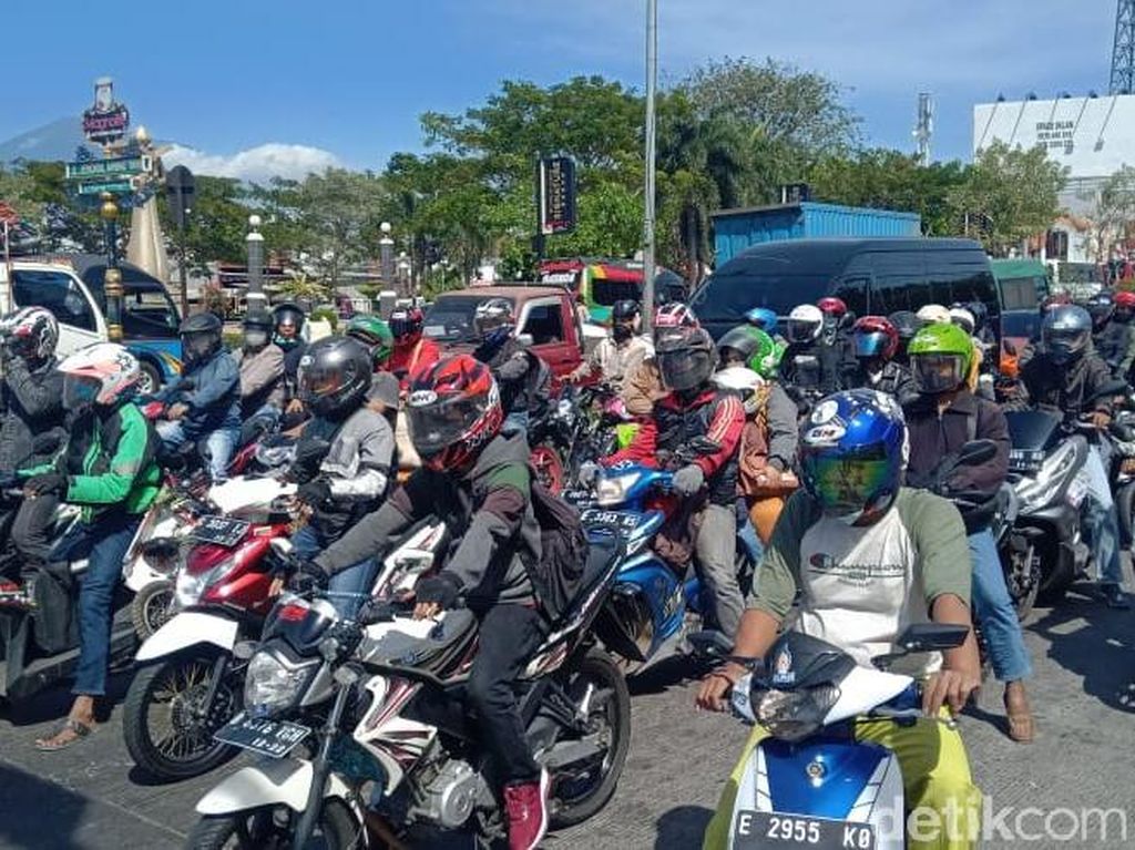 Jelang Idul Adha, Pemudik Sepeda Motor Padati Jalur Pantura Cirebon Jelang Idul Adha, Pemudik Sepeda Motor Padati Jalur Pantura Cirebon