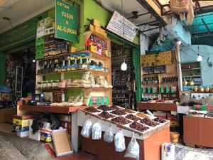 Jelang Idul Adha, Bisnis Pernak-pernik Haji di Tanah Abang Sepi Pembeli