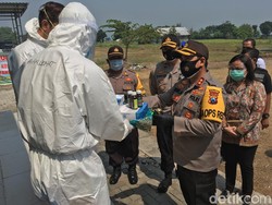 Ini Cara Polisi Bantu Penyembuhan Pasien COVID-19 di Mojokerto