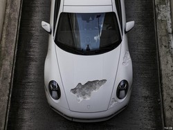 Porsche Ini Sengaja Dibikin Bopeng Seperti Ditemukan 1.000 Tahun Lagi