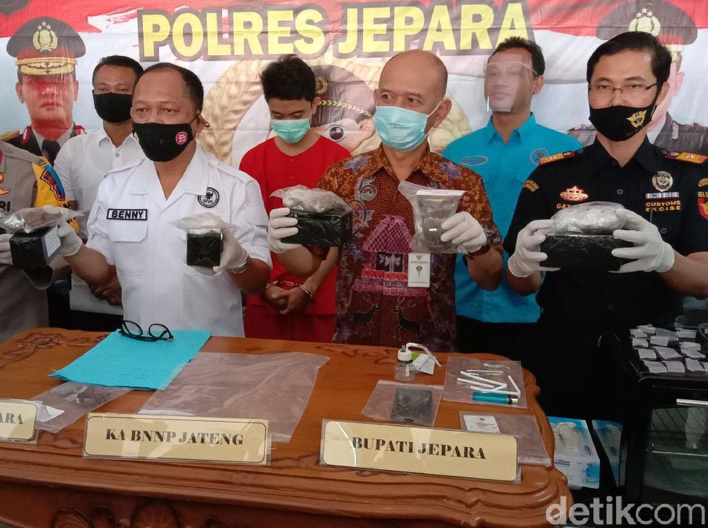 Ada-ada Aja! Pemuda di Jepara Ini Jual Brownis dan Kukis Berbahan Ganja Ada-ada Aja! Pemuda di Jepara Ini Jual Brownis dan Kukis Berbahan Ganja