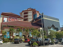 Tentang Pasien COVID-19 Bunuh Diri Loncat dari Lantai 6 RSU Haji Surabaya