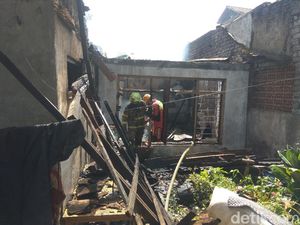 Rumah Merangkap Peternakan Ayam di Cimahi Hangus Terbakar