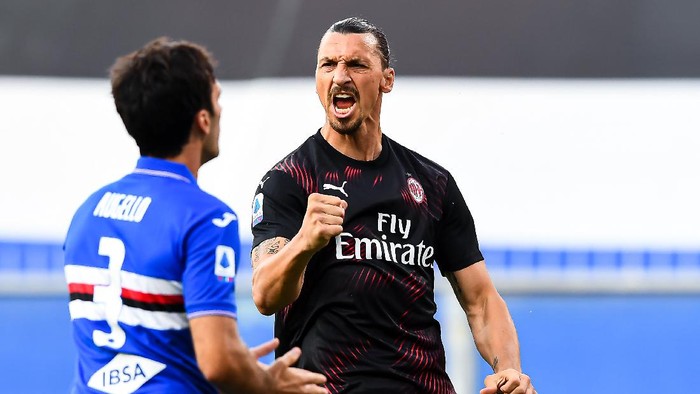 GENOA, ITALY - JULY 29: Zlatan Ibrahimovic of Milan celebrates after scoring a goal during the Serie A match between UC Sampdoria and AC Milan at Stadio Luigi Ferraris on July 29, 2020 in Genoa, Italy. (Photo by Paolo Rattini/Getty Images)