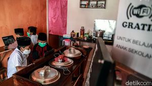 Ada WiFi Gratis, Warkopi di Tangsel Ini Diserbu Siswa SD